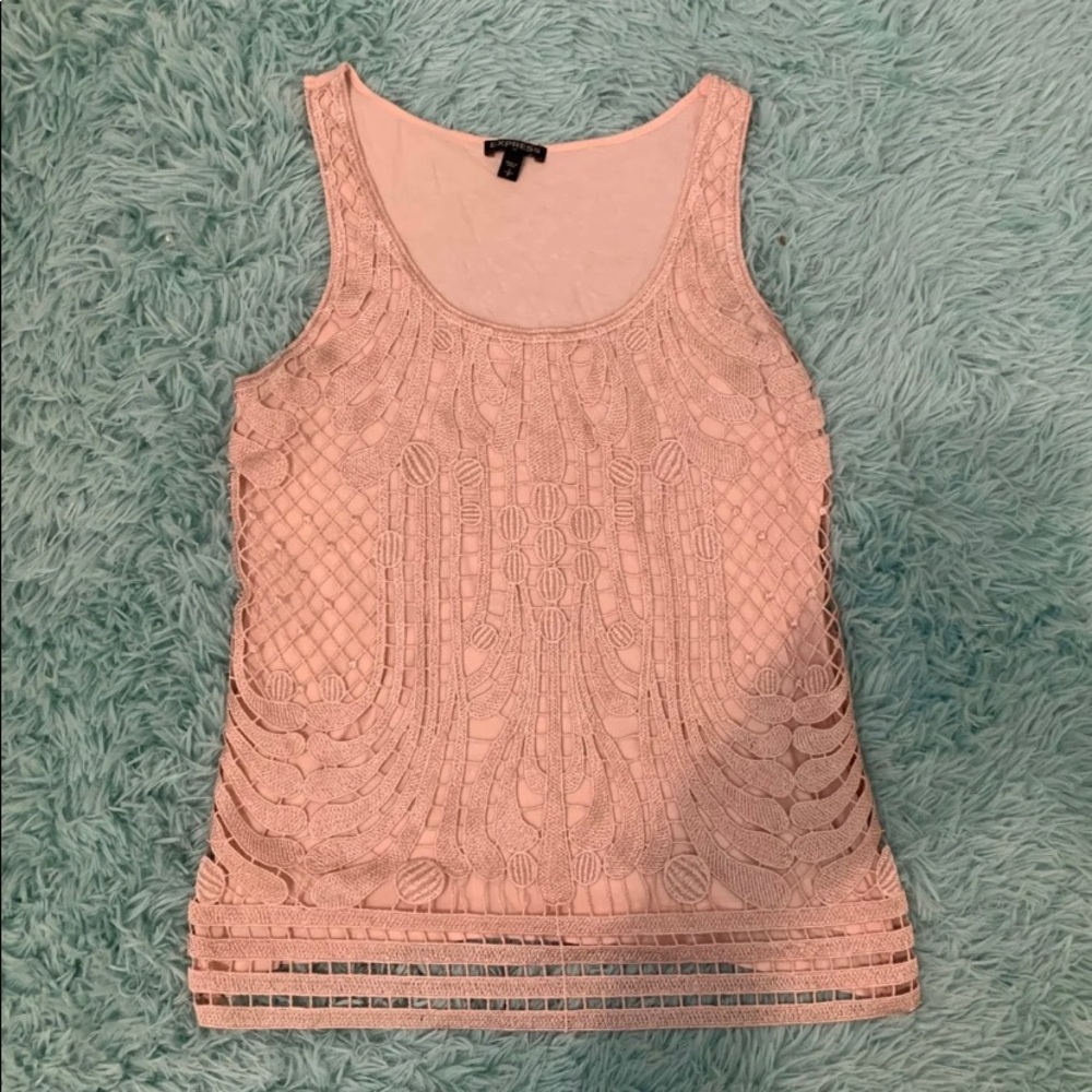 Pink tank top with design